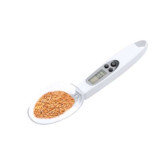 Práctica báscula digital con cuchara, válida para líquidos y sólidos. Incluye 2 cucharas intercambiables y pantalla digital LCD situada en el mango, mostrando el pesaje con una precisión de 0,1g. Botón para mostrar el peso en gramos (g), onzas (oz), o mililitros ( ml), con función de memoria y posibilidad de pesar dos ingredientes. Ambas cucharas llevan grabada una escala de medición adicional para líquidos: la cuchara pequeña desde 5 ml hasta 25 ml; y la cuchara grande desde 10 ml hasta 50 ml. Con manual de instrucciones en español e inglés. Alimentada por pila de botón (incluida) y presentada individualmente en caja de diseño kraft.