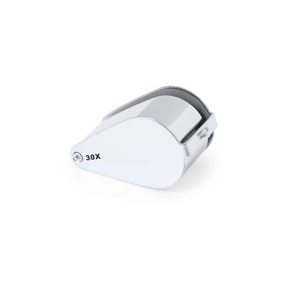 Lupa plegable con aumento 30x fabricada en resistente metal. Con luces LED integradas y gran potencia de aumento para obtener una visión muy cercana de los detalles más pequeños, con ampliación sin distorsión. Ideal para inspeccionar objetos de tamaño reducido, textos, etc. Además, tiene un accesorio para colgar, y viene dentro de un estuche con interior acolchado para una mayor protección. Alimentación a pilas (de botón incluidas), con llave especial para reemplazarlas cuando se agoten. Presentada en caja de cartón negra.