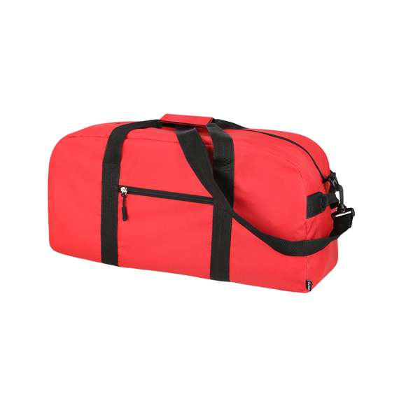 Bolso fabricado en resistente poliéster RPET 600D. Compartimento principal con cierre de cremallera de doble tirador y bolsillo exterior con cierre de cremallera con tirador. Con sas reforzadas alrededor del cuerpo en color negro y empuñadura acolchada a color. Incluye asa de transporte en lateral y cinta bandolera ajustable de doble anclaje de mosquetón. El material RPET se elabora a partir de plástico reciclado, para así fomentar la reutilización de residuos plásticos y ayudar a la sostenibilidad del planeta.