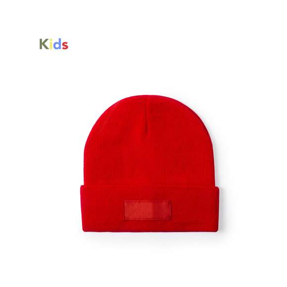 Suave y cálido gorro para niños fabricado en material acrílico. Elástico y de fácil ajuste, con dobladillo y etiqueta frontal a juego para marcaje.