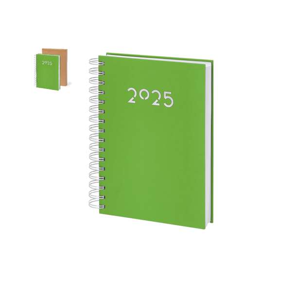Agenda de anillas tamaño A5, acabada en resistente y suave PU. Con cubiertas rígidas. Incluye caja kraft de presentación.Diseño página día y páginas con esquina troquelada para marcar el día. En 2 idiomas: castellano e inglés.