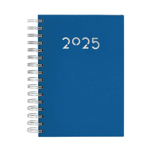Agenda de anillas tamaño A5, acabada en resistente y suave PU. Con cubiertas rígidas. Incluye caja kraft de presentación.Diseño página día y páginas con esquina troquelada para marcar el día. En 2 idiomas: castellano e inglés.