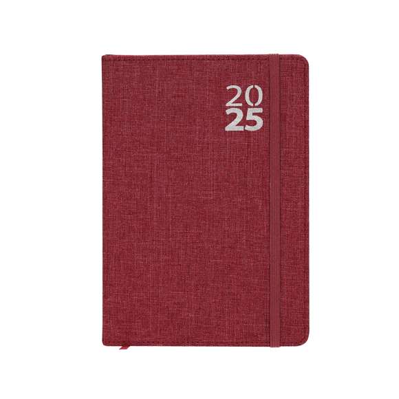 Agenda de tamaño A5 fabricada en suave poliéster RPET. Con cubiertas rígidas. Incluye caja kraft de presentación. Cuenta con distintivo RPET.Diseño página día, zona de anotaciones y marcapáginas de tela. En 2 idiomas: castellano e inglés. El material RPET se elabora a partir de plástico reciclado, para así fomentar la reutilización de residuos plásticos y ayudar a la sostenibilidad del planeta.