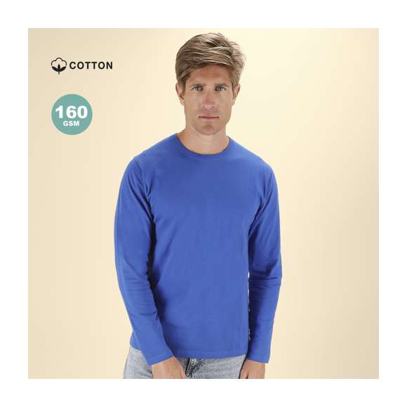 Camiseta de manga larga adulto en color, de suave y agradable tacto en 100% algodón, punto liso de 160 g/m2 (color gris: 85% algodón + 15% viscosa). Confeccionada en tejido tubular, de puños sin canalé. Con cuello redondo acanalado 1x1 y cubrecosturas reforzados en el cuello a juego.
