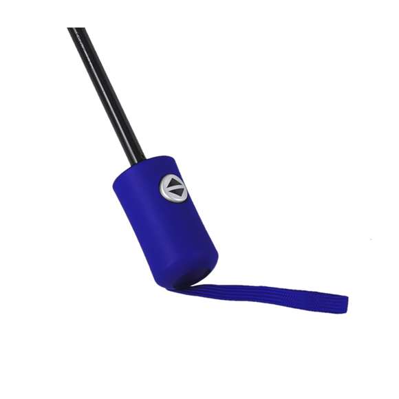 Paraguas plegable de 98 cm de diámetro en material pongee 190T RPET de 8 paneles. Con apertura y cierre automáticos, sistema antiviento y varillas en fibra de vidrio. Mango de suave tacto goma, funda de transporte y cinta a juego. Con etiqueta RPET.El material RPET se elabora a partir de plástico reciclado, para así fomentar la reutilización de residuos plásticos y ayudar a la sostenibilidad del planeta.