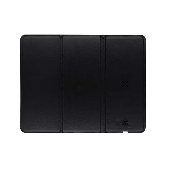 Alfombrilla plegable fabricada en suave PU Reciclada. Con cargador inalámbrico integrado de 10W. Compatible con dispositivos equipados con tecnología de carga inalámbrica. Base antideslizante y soporte multiposición para smartphone. Disponible en variados colores lisos. Con distintivo PU reciclado.La PU reciclada destaca por su resistencia y elasticidad. Este material reciclado y reciclable es una opción sostenible que rescata las fibras desechadas en los procesos de fabricación, minimizando así el desperdicio de material y contribuyendo a su vez a reducir el impacto ambiental, manteniendo a la vez sus propiedades originales.Fabricado conforme a los estándares RoHS y en cumplimiento con los siguientes requisitos de seguridad:Sistema de protección contra sobrecalentamiento. Sistema de protección contra sobrecarga. Sistema de bloqueo para evitar cortocircuitos.