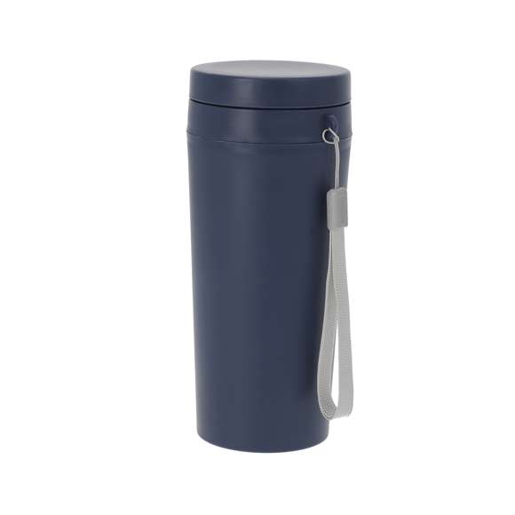 Bidón térmico fabricado en resistente PP Reciclado, con 320ml de capacidad. Con tapón de cierre hermético a rosca y cinta de transporte en color gris. El PP reciclado es un plástico reciclado y altamente reciclable, de gran resistencia y apto para multitud de aplicaciones.