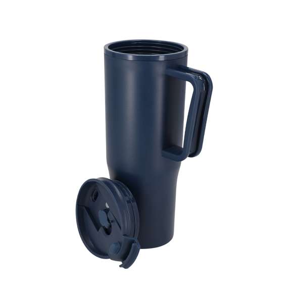 Taza térmica fabricada en resistente PP Reciclado de doble pared y 800 ml de capacidad. Tapa con dosificador de fácil apertura, que incluye un orificio para pajita. Libre de BPA. Con asa de agarre ergonómica. Con distintivo PP Reciclado.El PP Reciclado es un plástico reciclado y altamente reciclable, de gran resistencia y apto para multitud de aplicaciones. Con certificación Food Grade, garantizando la seguridad cuando los alimentos entran en contacto con el material usado para fabricar el producto.Con certificación Food Grade, garantizando la seguridad cuando los alimentos entran en contacto con el material usado para fabricar el producto.