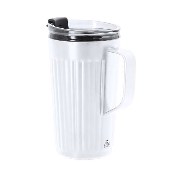Taza térmica fabricada en Acero Inox Reciclado de doble pared y 350 ml de capacidad. Exterior en acabado biselado en color metálico mate. Incluye tapadera con sistema de cierre a presión transparente con orificio especial para pajitas, tapón de silicona y dosificador de fácil apertura abatible, libre de BPA. Base antideslizante de silicona y distintivo de Acero Inox Reciclado. El acero es uno de los materiales más demandados y que puede encontrarse casi en todas partes, desde productos de uso diario a grandes construcciones. Con innumerables propiedades, entre las que cabe destacar la durabilidad y su alto grado de reutilización, convirtiéndolo en una alternativa muy valorada en soluciones de sostenibilidad. Debidamente tratado, permite obtener nuevos recursos de infinita utilización.