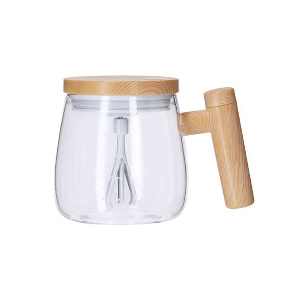 Taza mezcladora fabricada en resistente cristal de borosilicato de 400ml de capacidad. Incluye tapadera con agitador eléctrico alimentado por 2 pilas AAA (no incluidas) y botón de on/off en la parte superior. Con compartimento en mango especial para guardar el agitador, fabricados en ABS imitación madera. Además, tiene escala de medidas impresa en el cuerpo de color blanco.Fabricado en cristal de borosilicato, que ofrece una resistencia y durabilidad excepcionales, alargando su vida útil y pudiendo ser reutilizado infinidad de veces.