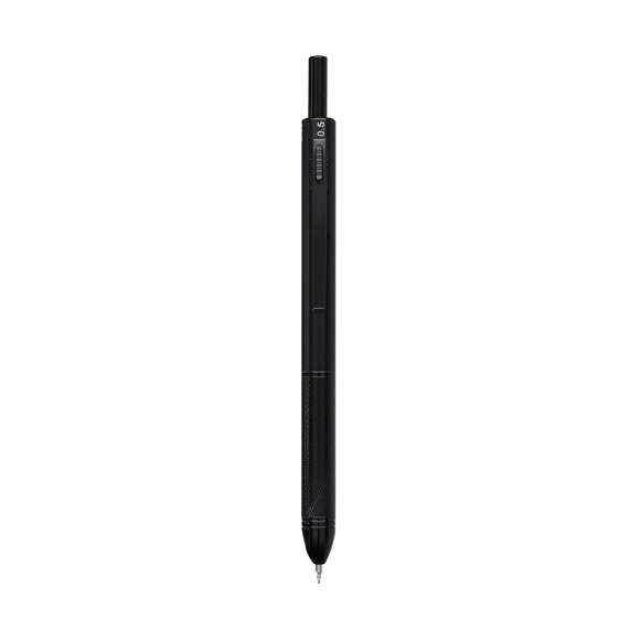 Bolígrafo portaminas 4 en 1, con ingenioso mecanismo de uso. La posición del pulsador permite seleccionar el color de la tinta o la función portaminas. Fabricado en resistente aluminio. Opciónes de tinta azul, negra y roja. Cuenta función portaminas. Incluida 1 mina de 0,5mm. Con goma integrada en el pulsador. Con empuñadura ergonómica y clip a juego.