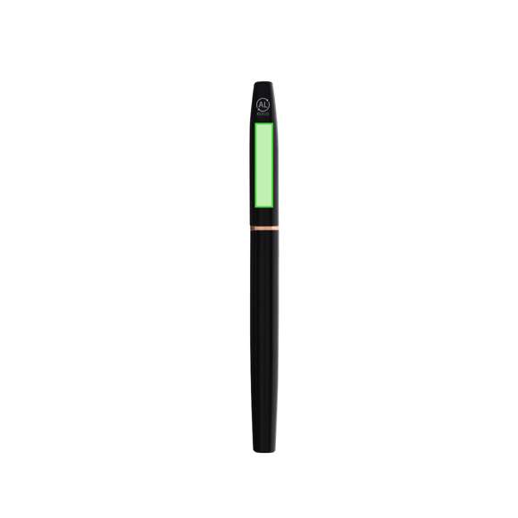 Set de bolígrafo y roller fabricados en Aluminio Reciclado, en elegante diseño negro mate con distinguidos accesorios en acabado oro rosa. Bolígrafo de mecanismo giratorio y roller con capucha, ambos con clip metálico. En tinta azul y logotipo de Aluminio Reciclado. Presentación en elegante estuche negro.El Aluminio Reciclado es un material con posibilidades de reciclaje casi infinitas, sin perder sus propiedades originales y consumiendo menos energía en este proceso.Certificación GRS (Global Recycled Standard / Estándar de Reciclaje Global), que garantiza el origen reciclado del material usado para fabricar el producto.