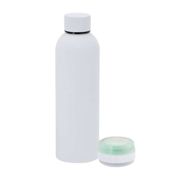 Bidón térmico con Altavoz Bluetooth 5.3 de 3W integrado. Con 540 ml de capacidad y fabricado en acero inoxidable de doble pared, asegurando una durabilidad máxima y un excelente mantenimiento de la temperatura de las bebidas, ya sean frías o calientes. Con tapadera con sistema de cierre de rosca y libre de BPA. Es ideal para tener en tu escritorio, mesa o en cualquier superficie donde disfrutar tranquilamente de tu bebida favorita. Cuenta con base antideslizante, a juego, que proporciona una mayor estabilidad. El altavoz Bluetooth integrado en la base del bidón es fácilmente extraíble gracias a su sistema de rosca, e incluye iluminación inteligente LED RGB, que se sincroniza al ritmo de la música, creando una experiencia visual y auditiva única. Además, la función manos libres permite atender llamadas sin necesidad de dejar lo que se está haciendo.