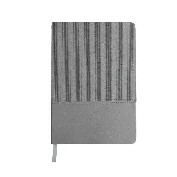 Bloc de notas A5 en suave pana de poliéster y PU Reciclado. Incluye con 80 hojas en color crema, de disposición a una raya y con marcapáginas a juego. Logotipo PU Reciclada en contraportada. La PU Reciclada destaca por su resistencia y elasticidad. Este material reciclado y reciclable es una opción sostenible que rescata las fibras desechadas en los procesos de fabricación, minimizando así el desperdicio de material y contribuyendo a su vez a reducir el impacto ambiental, manteniendo a la vez sus propiedades originales.