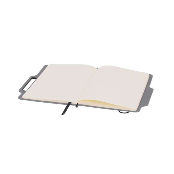 Bloc de notas soporte fabricado en suave PU. Con tapas rígidas,cuenta con soporte para smartphone en portada. Incluye bolígrafo de escritura eterna en color blanco. Con 80 hojas interiores lisas de color crema, elástico de cierre negro y marcapáginas a juego.