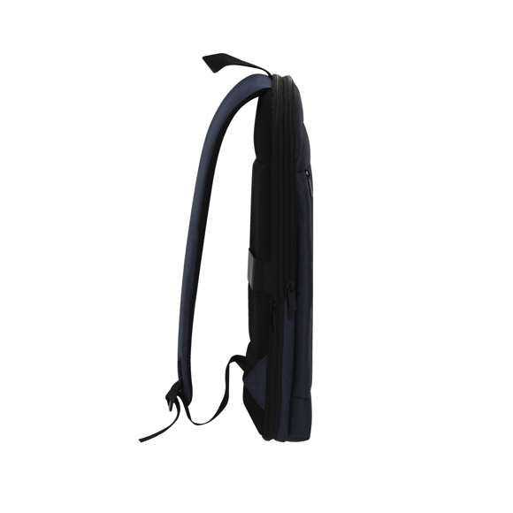 Mochila extensible confeccionada en resistente PU/ poliéster 900D. Equipada con cierre de cremallera de doble tirador, con posibilidad para ampliar la capacidad. Con compartimento interior acolchado para portátil de hasta 15 pulgadas. Cómodas cintas de hombros acolchadas, transpirables y ajustables. Incluye cinta para fijarla en trolley y maletas.