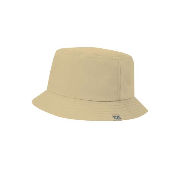 Gorro estilo Bob con Protección Solar UPF50+  fabricado en RPET. Su sistema de protección solar UPF50+, bloquea hasta el 98% de los rayos UV, proporcionando una barrera eficaz contra los daños solares y garantizando la seguridad de tu piel durante exposiciones prolongadas.Su diseño incluye tejido transpirable,  suave forro interior para mayor comodidad y cinta ajustable interior que garantiza un ajuste preciso y seguro.