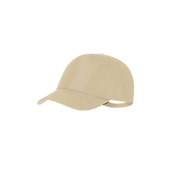 Gorra deportiva de 5 paneles en poliéster RPET con protección UV50. Ajustable cierre de hebilla metálica y orificios de ventilación bordados. Con logotipo de RPET y UV en etiqueta.El material RPET se elabora a partir de plástico reciclado, para así fomentar la reutilización de residuos plásticos y ayudar a la sostenibilidad del planeta.
