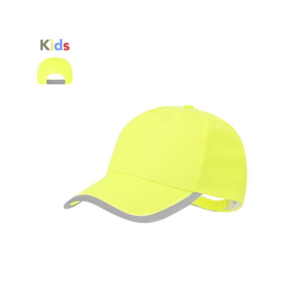 Gorra infantil deportiva en suave poliéster de diseño bicolor en amarillo fluorescente con reflectante perfil en la visera y en cierre. Cierre de velcro y orificios de ventilación bordados.