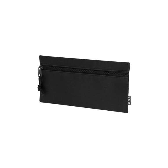 Estuche en poliéster RPET 600D. Con cierre de cremallera frontal, tirador metálico a juego y cordón a juego. Distintivo RPET en etiqueta.El material RPET se elabora a partir de plástico reciclado, para así fomentar la reutilización de residuos plásticos y ayudar a la sostenibilidad del planeta.