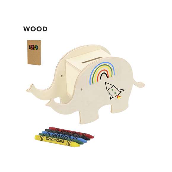 Hucha fabricada en madera natural con diseño de animales. Incluye ceras de colores que permite personalizar el diseño de cada hucha.  Incorpora práctico agujero inferior para acceder fácilmente a los ahorros sin necesidad de romperla.