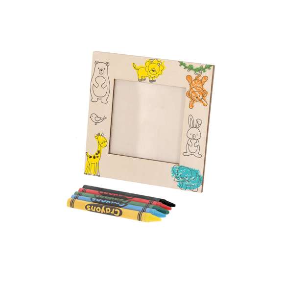 Marco de fotos fabricado en madera natural con diseño de animales. Incluye ceras de colores para personalizar y decorar el marco. Diseñado para fotografías de 7,5x7,5 cm. Cuenta con práctico soporte trasero de bisagra.
