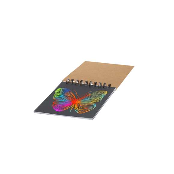 Libreta tipo anillas tamaño A6, con hojas negras mate a una cara ideales para raspar y descubrir colores vibrantes.Incluye 8 hojas, rascador fabricado con una forma compacta y ergonómica para un agarre cómodo que permite dibujar en la superficie negra revelando una gama multicolor vibrante debajo. El Cartón Reciclado proviene del reaprovechamiento de excedente de fabricaciones y reciclaje de papel en el final de su vida útil, convirtiéndose en un lienzo ecológico y sostenible.