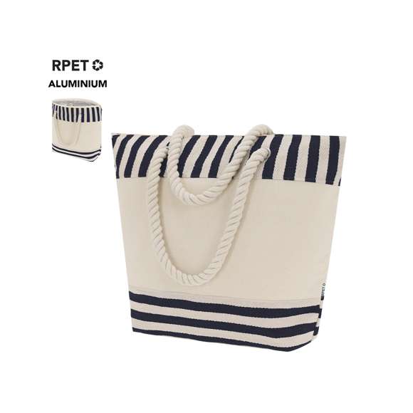 Bolsa térmica confeccionada en resistente material RPET con interior de aluminio, ideal para mantener la temperatura de alimentos y bebidas.Con un diseño a rayas naturales a juego con color. Incluye cierre de cremallera para mayor seguridad y asas largas de algodón en formato cuerda, reforzadas con resistentes argollas metálicas.