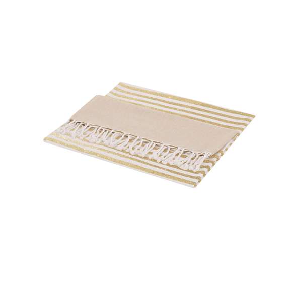 Pareo Toalla en algodón reciclado de 180g/m2. Diseño a rayas color blanco en combinación con rayas doradas con efecto glitter, extremos en beige liso y distinguidos flecos en los extremos en forma de cordón. Incluye etiqueta con distintivo algodón reciclado.