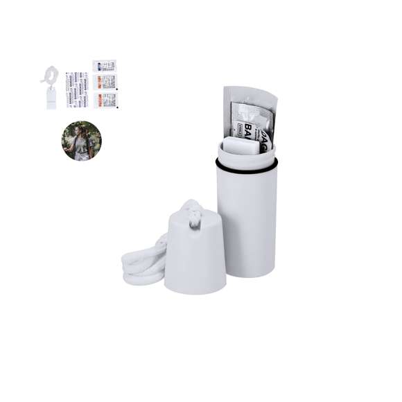 Kit de excursión de 6 accesorios presentado en un estuche en resistente ABS con cierre a rosca resistente al agua, con práctico cordón lanyard. Incluye gel hidroalcohólico, protección solar SPF30, vendas y 1 silbato.