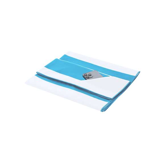 Toalla  con bolsillo impermeable y funda. Fabricada en suave poliéster de 200g/m2, incluye práctico bolsillo impermeable triangular en la esquina, con cierre de cremallera ideal para proteger tus pertenencias personales. Su diseño a rayas, se complementa con una funda con rejilla y cierre de cremallera.