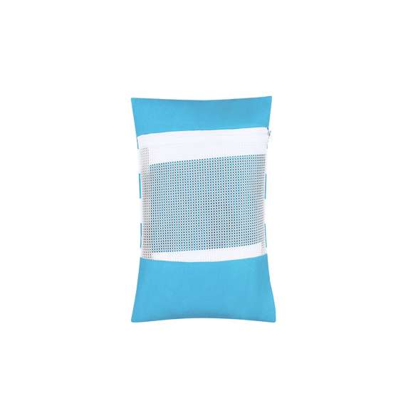 Toalla  con bolsillo impermeable y funda. Fabricada en suave poliéster de 200g/m2, incluye práctico bolsillo impermeable triangular en la esquina, con cierre de cremallera ideal para proteger tus pertenencias personales. Su diseño a rayas, se complementa con una funda con rejilla y cierre de cremallera.