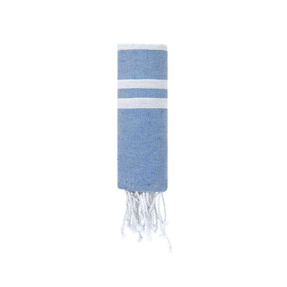 Suave pareo-toalla de 150g/m2 en combinación de algodón y poliéster. Su diseño cuenta con una base en color y  rayas blancas, .Incluye flecos en los extremos que añaden un detalle decorativo  y que completan su acabado.