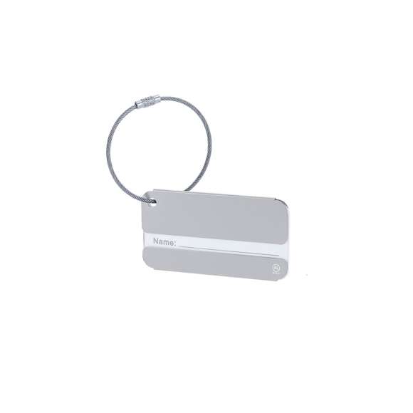 Identificador de maletas fabricado en Aluminio Reciclado. Con resistente cuerda de acero inox de acople y tarjeta de identificación. Con distintivo de Aluminio Reciclado.El Aluminio Reciclado es un material con posibilidades de reciclaje casi infinitas, sin perder sus propiedades originales y consumiendo menos energía en este proceso.Certificación GRS (Global Recycled Standard / Estándar de Reciclaje Global), que garantiza el origen reciclado del material usado para fabricar el producto.