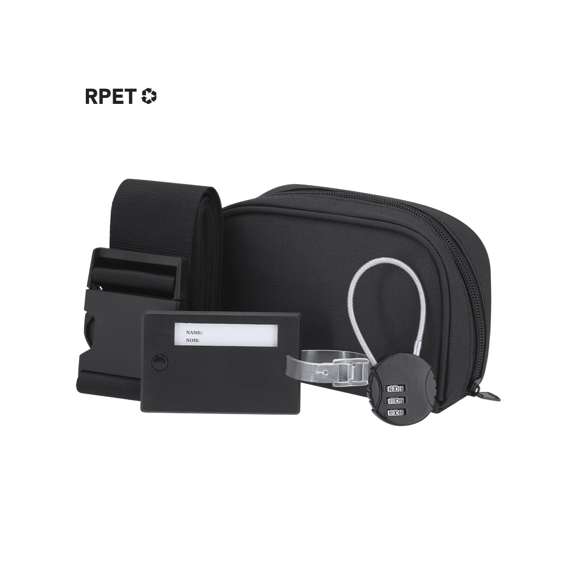 Set de viaje. Incluye: cinta ajustable para maletas, identificador de maletas y candado con contraseña numérica de 3 dígitos y cierre de cable de acero. Presentado en funda de RPET con cierre de cremallera y doble bolsillo interior. Incluye distintivo RPET.El material RPET se elabora a partir de plástico reciclado, para así fomentar la reutilización de residuos plásticos y ayudar a la sostenibilidad del planeta.