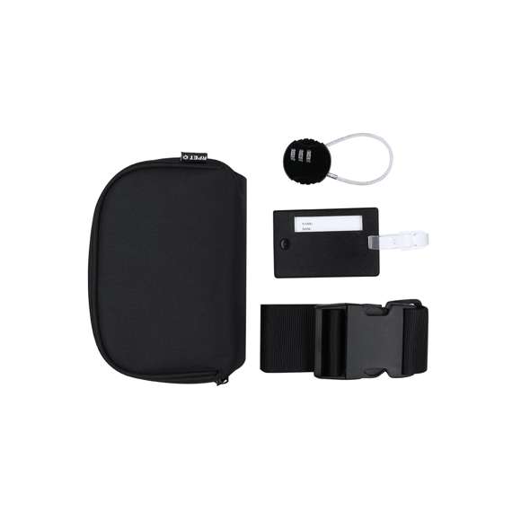 Set de viaje. Incluye: cinta ajustable para maletas, identificador de maletas y candado con contraseña numérica de 3 dígitos y cierre de cable de acero. Presentado en funda de RPET con cierre de cremallera y doble bolsillo interior. Incluye distintivo RPET.El material RPET se elabora a partir de plástico reciclado, para así fomentar la reutilización de residuos plásticos y ayudar a la sostenibilidad del planeta.