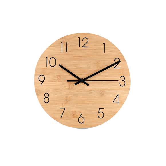 Reloj de pared en bambú natural, con números y dial metálico de color negro. Alimentación a pilas (1xAA no incluida).Materiales como el Bambú fomentan la utiliz