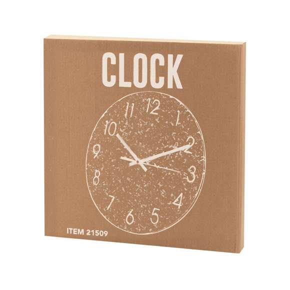 Reloj de pared fabricado en corcho natural, con números y dial metálico de color negro. Alimentación a pilas (1xAA no incluida).