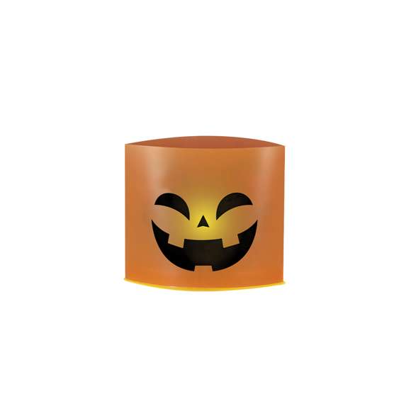 Vela decorativa de Halloween con diseños diferentes en cada cara. Con iluminación LED alimentada por pilas de botón (incluidas) y práctico botón de encendido/apagado.
