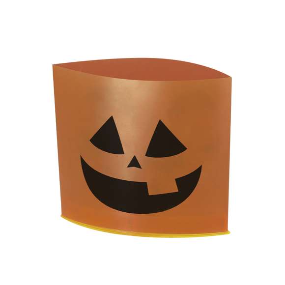 Vela decorativa de Halloween con diseños diferentes en cada cara. Con iluminación LED alimentada por pilas de botón (incluidas) y práctico botón de encendido/apagado.