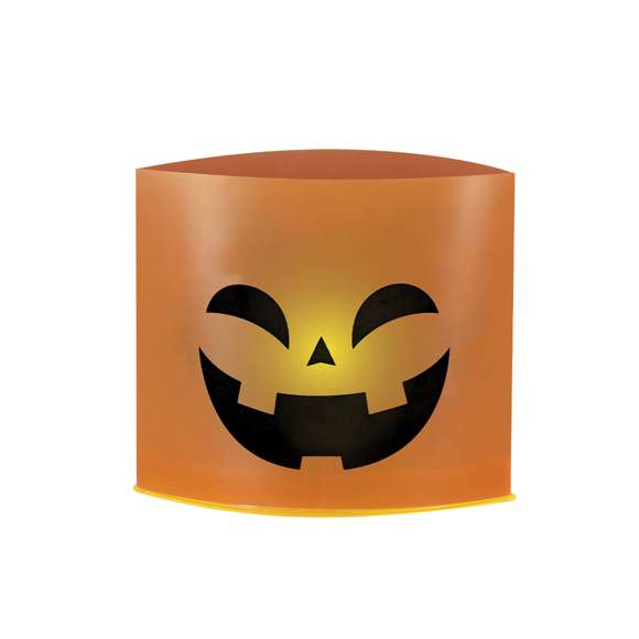 Vela decorativa de Halloween con diseños diferentes en cada cara. Con iluminación LED alimentada por pilas de botón (incluidas) y práctico botón de encendido/apagado.