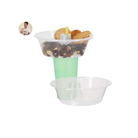 Práctico bowl fabricado en PP en acabado brillo. Diseñado para adaptarse a todo tipo de vasos y tazas, ofreciendo una solución funcional y versátil para disfrutar de snacks junto con tus bebidas. Incluye orificio para colocar una pajita, permitiendo beber cómodamente mientras disfrutas de tus aperitivos.