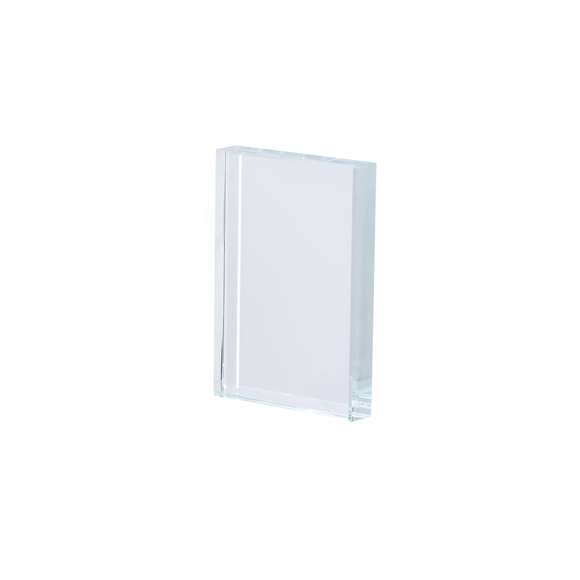 Elegante placa en cristal, con sofisticado diseño rectangular ,ideal para grabado láser. Presentada en  estuche individual con cierre magnético e interior en distinguido color negro, aportando un toque distinguido.