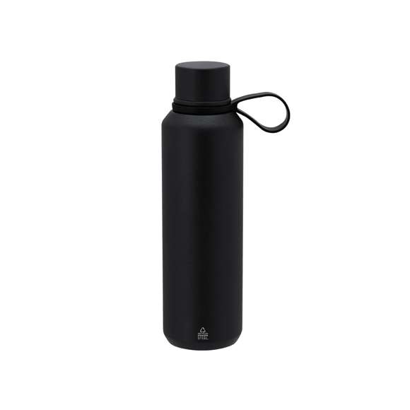 Bidón térmico de 630 ml de capacidad, fabricado en  Acero Inox Reciclado de doble pared. Incluye asa de silicona a juego. Libre de BPA. Con distintivo acero inoxidable reciclado.El acero es uno de los materiales más demandados y que puede encontrarse casi en todas partes, desde productos de uso diario a grandes construcciones. Con innumerables propiedades, entre las que cabe destacar la durabilidad y su alto grado de reutilización, convirtiéndolo en una alternativa muy valorada en soluciones de sostenibilidad. Debidamente tratado, permite obtener nuevos recursos de infinita utilización.
