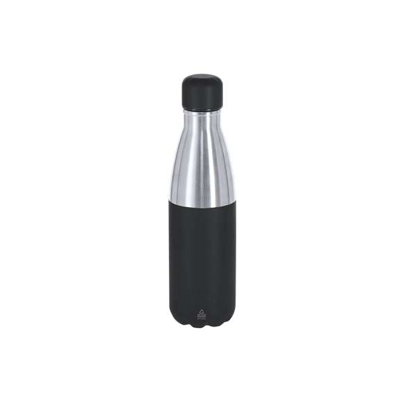 Bidón térmico de 550 ml de capacidad, fabricado en acero inox reciclado de doble pared. Su diseño combina cuerpo en acabado silver con tapón a rosca y base en color mate a juego. Libre de BPA. Incluye distintivo de acero inox reciclado.El acero es uno de los materiales más demandados y que puede encontrarse casi en todas partes, desde productos de uso diario a grandes construcciones. Con innumerables propiedades, entre las que cabe destacar la durabilidad y su alto grado de reutilización, convirtiéndolo en una alternativa muy valorada en soluciones de sostenibilidad. Debidamente tratado, permite obtener nuevos recursos de infinita utilización.