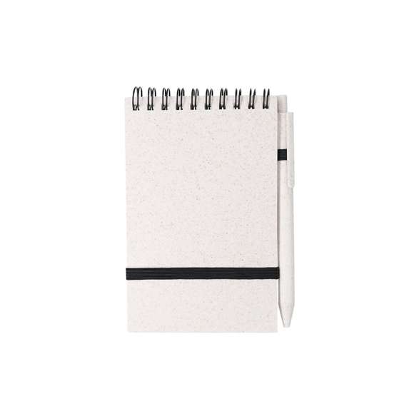 Completo set que incluye:- Vaso fabricado en resistente PP con 370 ml de capacidad.Incorpora una tapa dosificadora para mayor comodidad.- Bloc de anillas con tapas de caña de trigo con bolígrafo a juego. De tamaño compacto, con elástico de cierre en elegante color negro. Incluye 70 hojas con disposición a una raya y diseño eco. Bolígrafo de mecanismo pulsador en caña de trigo con tinta azul. Incluye distintivo Wheat Straw.Presentado en caja de diseño kraft.La Caña de Trigo fomenta la utilización de materias primas naturales, reduciendo así las emisiones contaminantes.