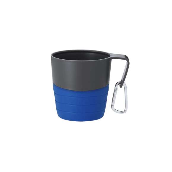 Taza plegable de 340 ml de capacidad. Fabricado en silicona de alta calidad con borde y asa rígidos fabricados en resistente PP. Con cuerpo de acabado mate, esta taza puede ser plegada para un cómodo y sencillo almacenamiento. Incluye mosquetón metálico para fácil transporte. Libre de BPA.