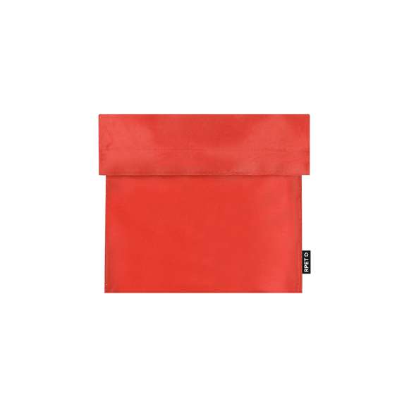 Portasnacks térmico fabricado en poliéster RPET 210T. Interior isotermo en PEVA, con cierre de velcro y etiqueta exterior con distintivo RPET.El material RPET se elabora a partir de plástico reciclado, para así fomentar la reutilización de residuos plásticos y ayudar a la sostenibilidad del planeta.