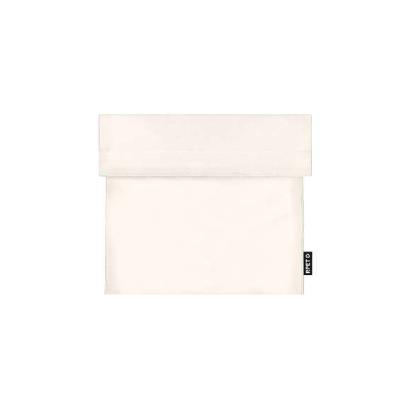 Portasnacks térmico fabricado en poliéster RPET 210T. Interior isotermo en PEVA, con cierre de velcro y etiqueta exterior con distintivo RPET.El material RPET se elabora a partir de plástico reciclado, para así fomentar la reutilización de residuos plásticos y ayudar a la sostenibilidad del planeta.