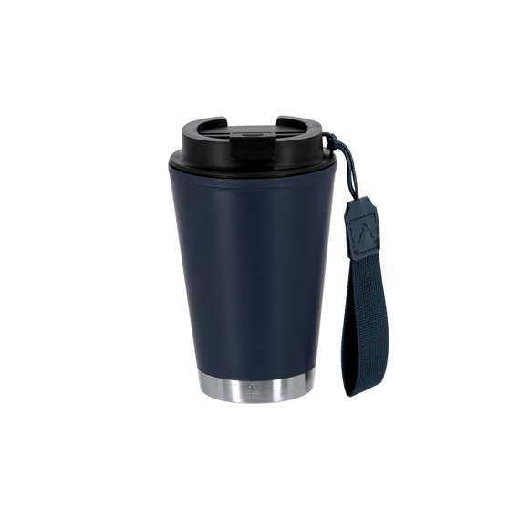 Vaso térmico de doble pared en PP reciclado, combinado con base de acero inoxidable reciclado. Con 300 ml de capacidad.Con tapa con dosificador de fácil apertura y sistema de sellado hermético, anti-fugas. Libre de BPA.Incluye práctica cinta de transporte, ideal para llevarlo fácilmente en cualquier situación. Con certificación Food Grade, garantizando la seguridad cuando los alimentos entran en contacto con el material usado para fabricar el producto. Con distintivo de Acero Inox Reciclado.El PP reciclado es un plástico reciclado y altamente reciclable, de gran resistencia y apto para multitud de aplicaciones.El acero es uno de los materiales más demandados y que puede encontrarse casi en todas partes, desde productos de uso diario a grandes construcciones. Con innumerables propiedades, entre las que cabe destacar la durabilidad y su alto grado de reutilización, convirtiéndolo en una alternativa muy valorada en soluciones de sostenibilidad. Debidamente tratado, permite obtener nuevos recursos de infinita utilización.